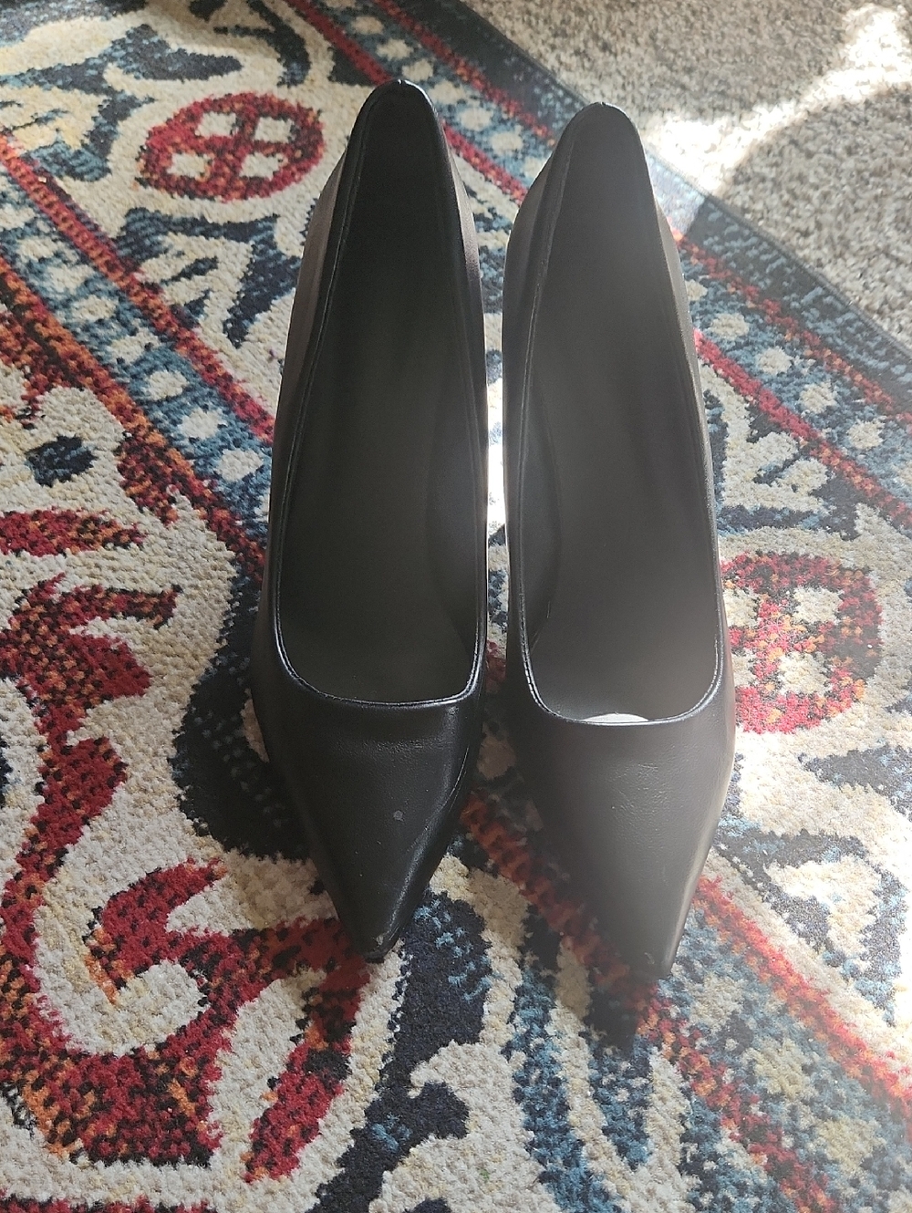 Black Pumps